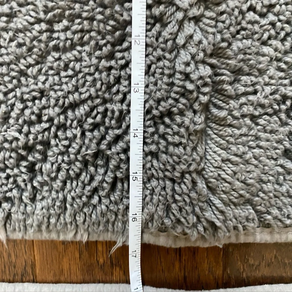 2 pc Gray Bathroom Rug / Mat Set
